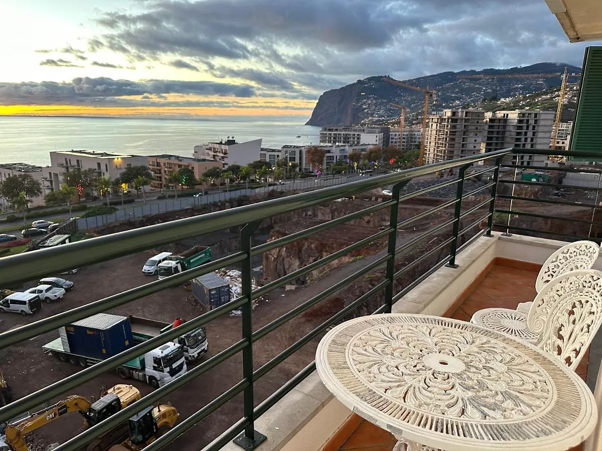 Plaza Near Forum Madeira - Rooms For Rent Funchal  Apartment Funchal (Madeira)