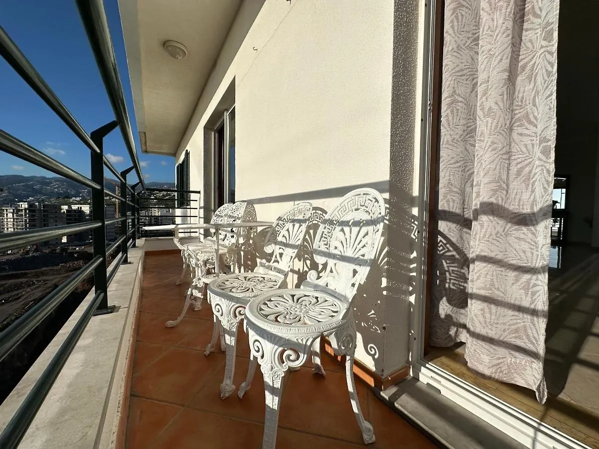 Plaza Near Forum Madeira - Rooms For Rent Funchal  Apartment